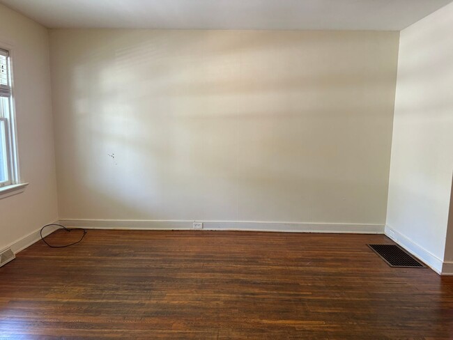 Building Photo - Updated 3 Bedroom, 1.5 Bath Rowhome
