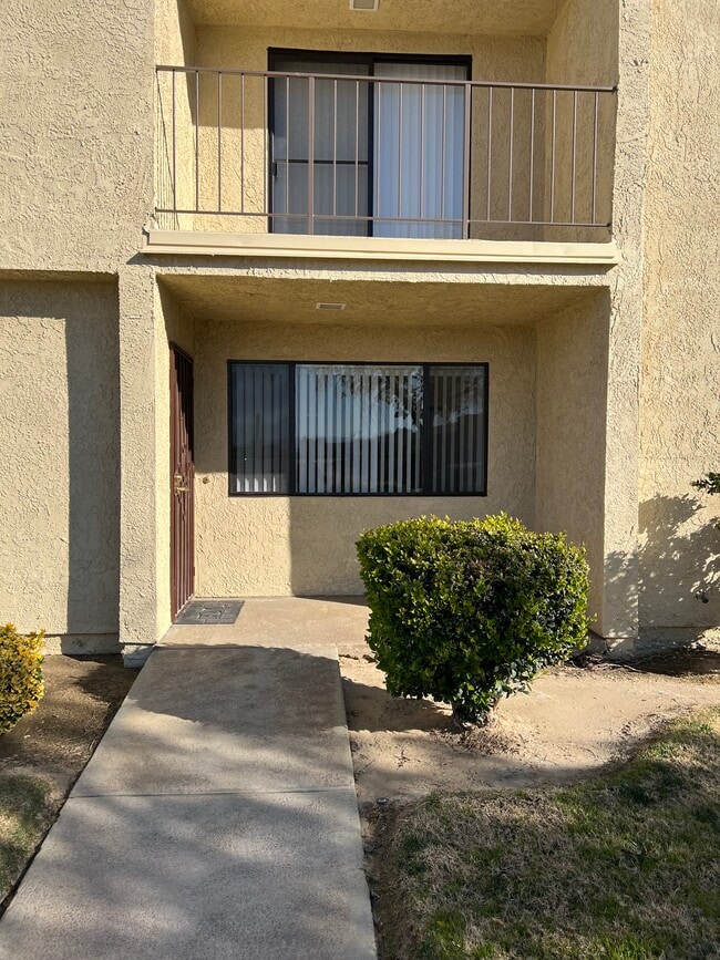 Front entry - 44200 Kingtree Ave