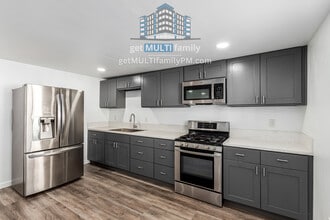 Building Photo - 525 N 32nd St