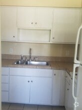 Building Photo - 215 River View Dr