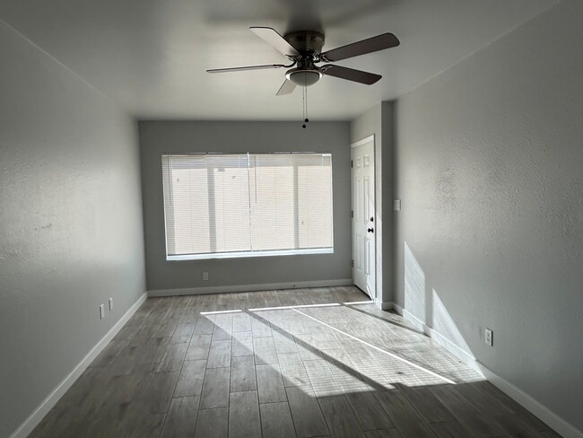 Building Photo - New Remodel 2 Bedroom 2 Bath