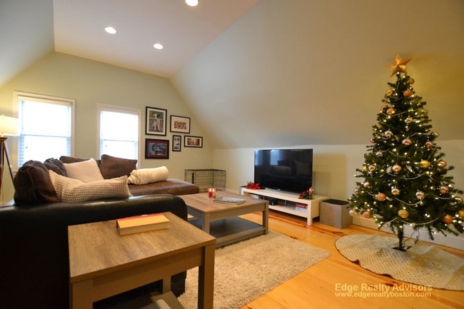 Building Photo - 315 Warren St