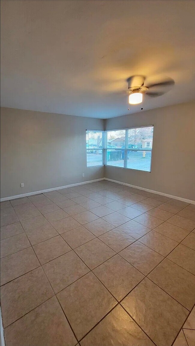 Foto del edificio - 730 E 1st St