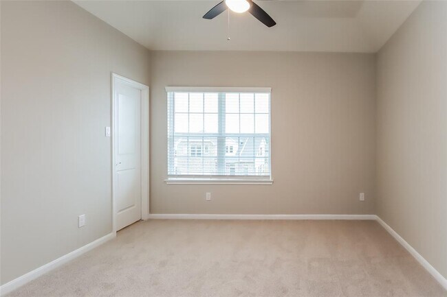 Foto del edificio - 9670 Stewart Springs Blvd