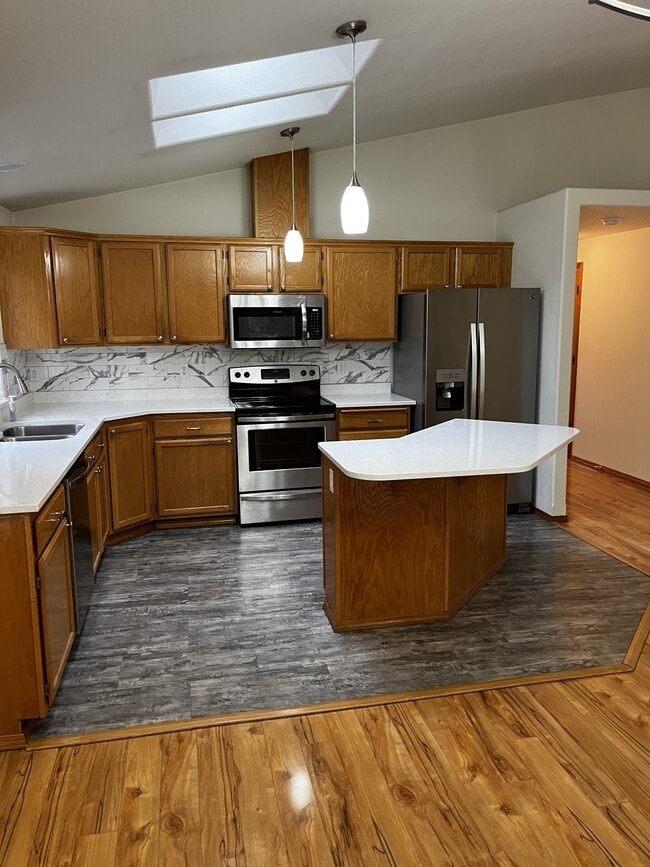 Building Photo - 6540 3rd Way SE