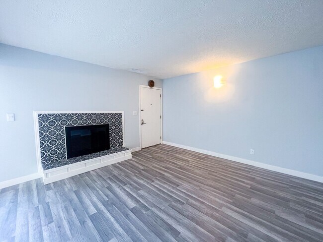 Building Photo - 8350 Paso Del Norte Ct