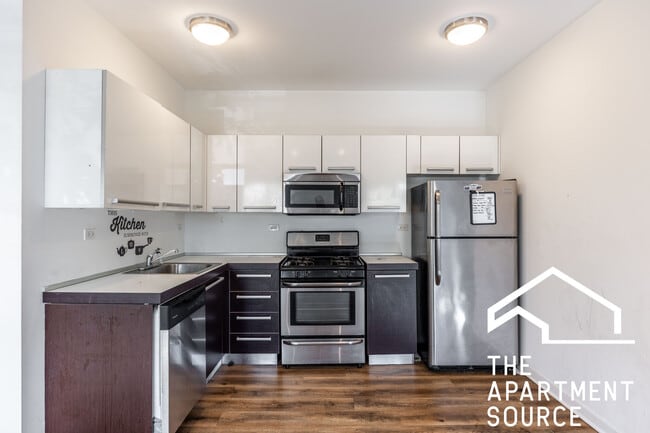 Foto del edificio - 1545 W Glenlake Ave