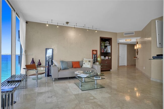 Building Photo - 4775 Collins Ave