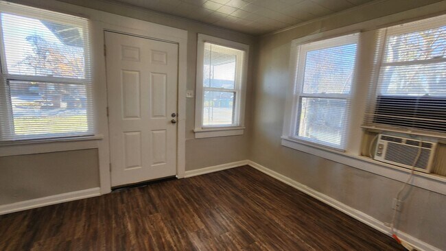 Foto del edificio - Near Fairgrounds!  1 Bed 1 Bath Duplex.  $650 per month!