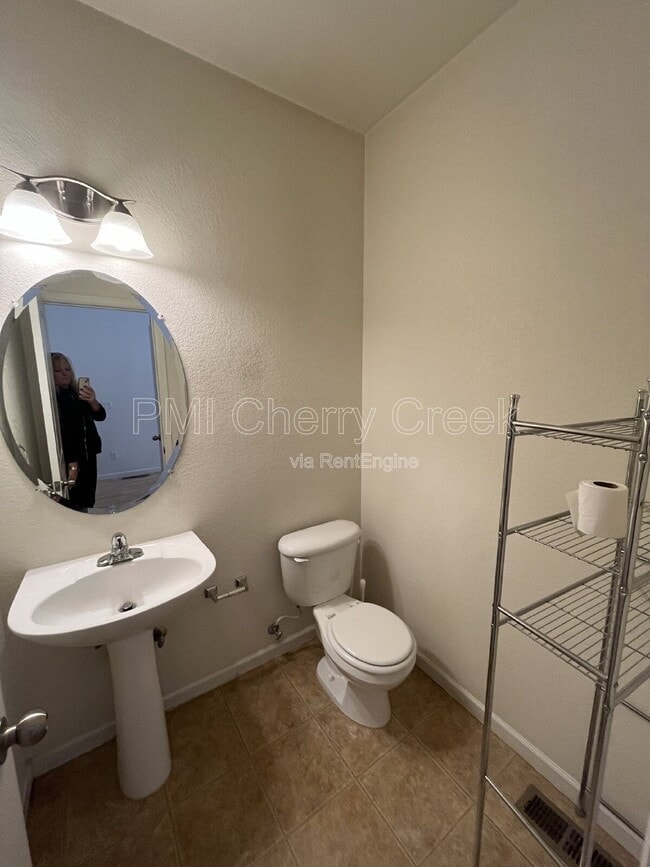 Building Photo - 5271 Canyon View Dr