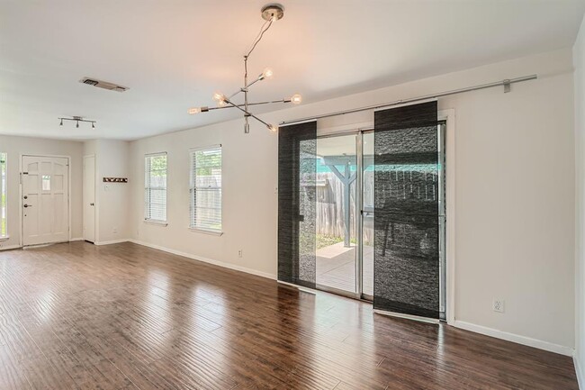 Building Photo - 5108 Emerald Forest Dr