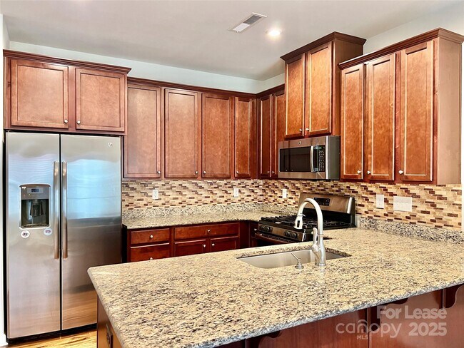 Foto del edificio - 310 Willow Wood Ct