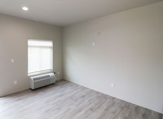 Foto del edificio - 1200 N 8th Ave