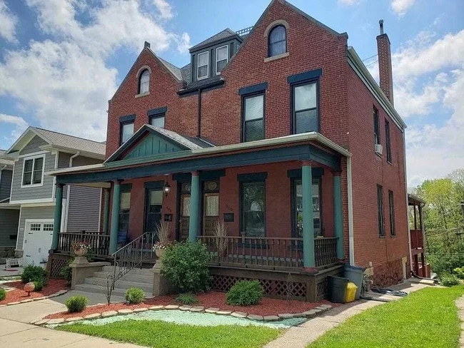 Building Photo - 610 Fenelon Pl