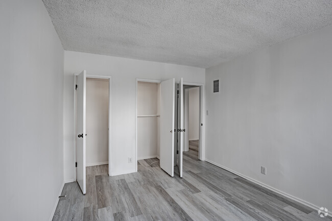 1BR, 1BA - 750 SF - Essex