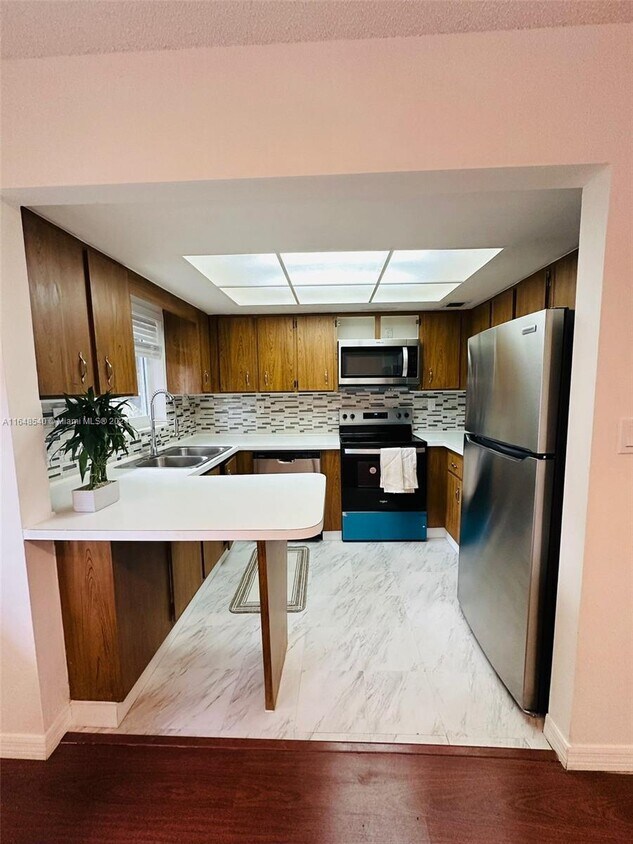 Foto principal - 660 Cypress Club Way