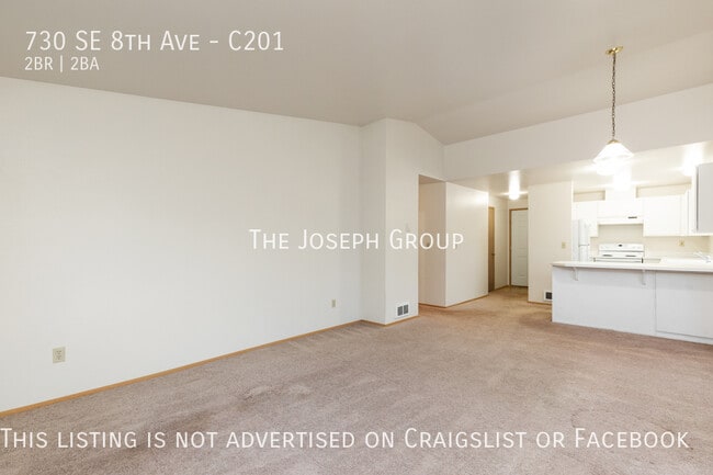 Building Photo - Top Floor 2BD/1.75BA Condo in Oak Harbor!