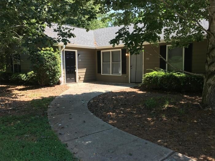Primary Photo - 142 Fair Oaks Dr