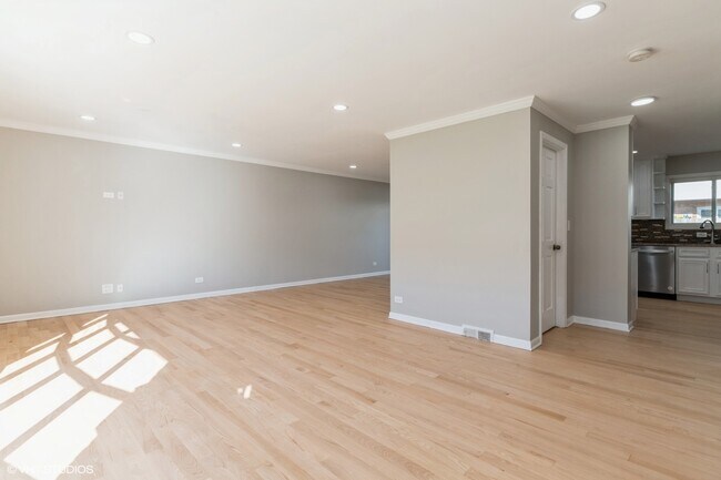 Foto del edificio - 8842 N Dee Rd