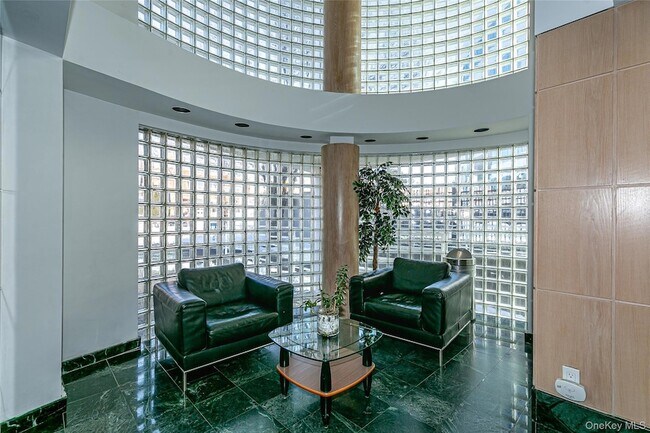 Foto del edificio - 88 Cutter Mill Rd