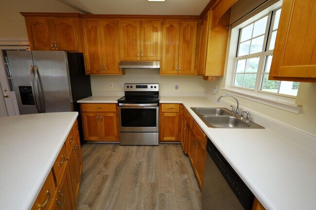 Foto del edificio - 4200 Shadowwood Dr