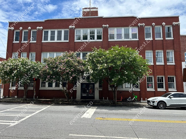 Building Photo - 244 Peters St SW