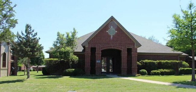 Foto del edificio - 8359 N Harwood Rd