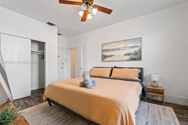 Building Photo - 2453 SW 17th St