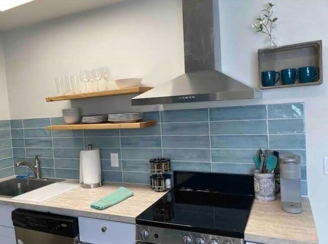 Foto del edificio - 2400 Washington St