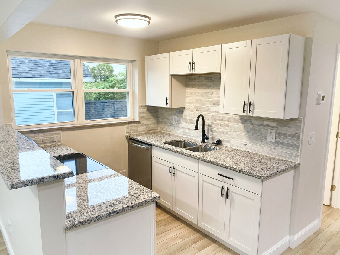 Foto principal - 5655 Bramble Ave