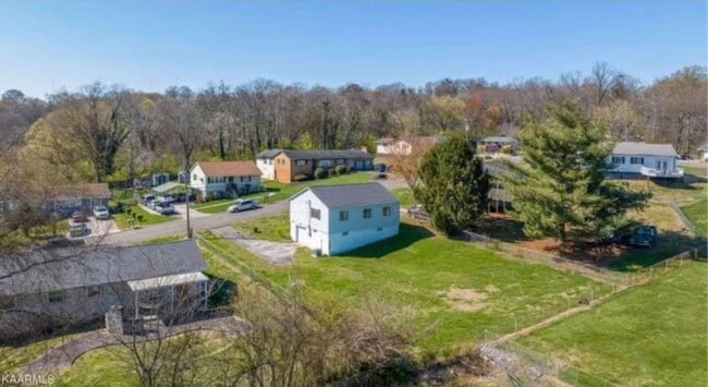 Photo - 1208 Pickwick Rd House