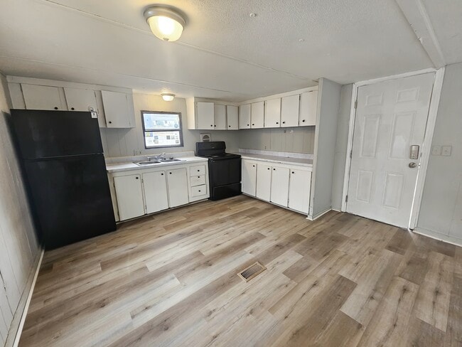 Building Photo - 412 McElhaney Rd