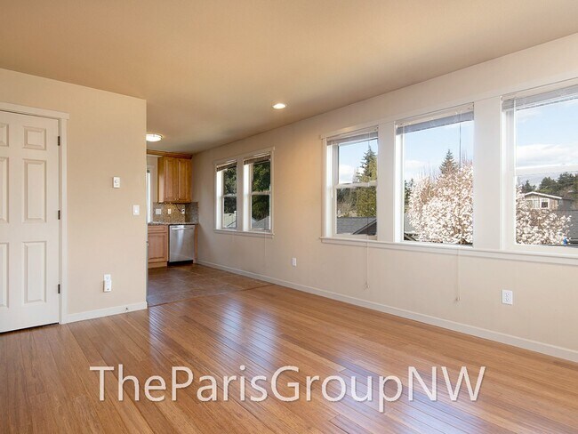 Building Photo - Gorgeous 2011 Downtown Kirkland 1BR Apt * ...