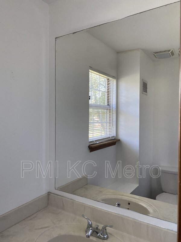 Building Photo - 314 3rd St