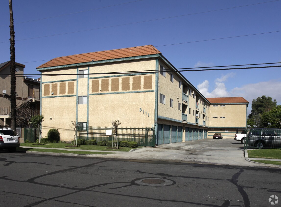 Foto principal - 8111 9th St