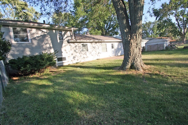 back of 1438 Lakewood - 1438 Lakewood Dr