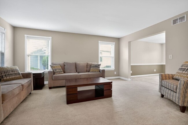 Foto del edificio - Spacious 4BR House in Oswego