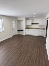 Building Photo - 813 Rockhill Ave