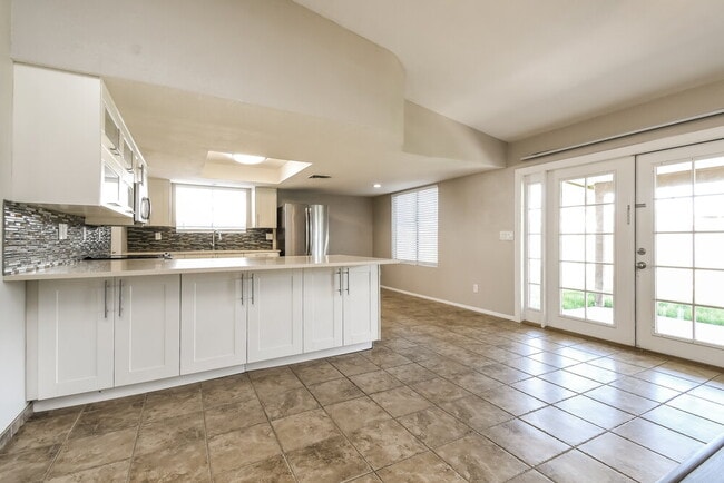 Foto del edificio - 1811 N Cheri Lynn Dr