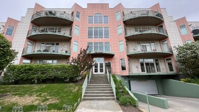 Building Photo - 222 E 7th Ave