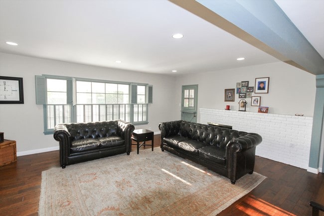 Building Photo - 1837 Chantry Dr