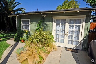 Building Photo - 421 Jacaranda Pl