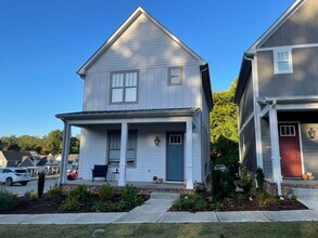 Building Photo - 1401 Pleasant Dr