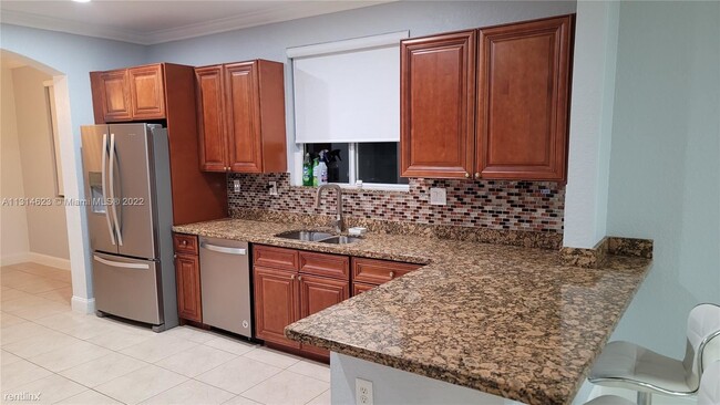 Building Photo - 6 br, 4 bath House - Coconut Cay Community