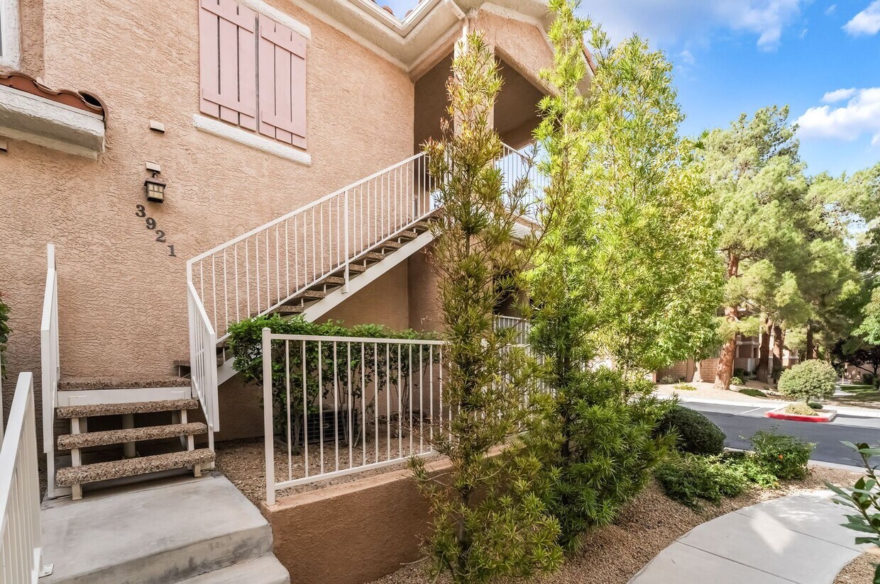 Primary Photo - Charming Henderson Condo in Gated Communit...