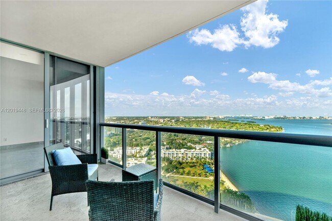 Foto del edificio - 601 NE 36th St