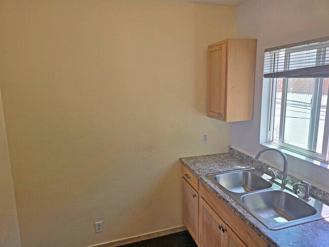 Foto del edificio - 13801 S Vermont Ave
