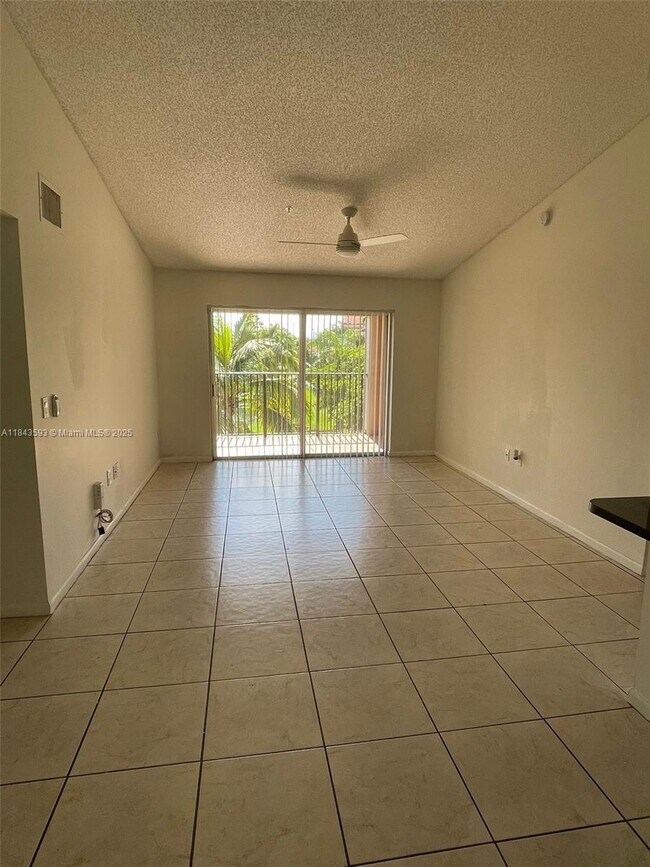 Foto del edificio - 2081 Renaissance Blvd
