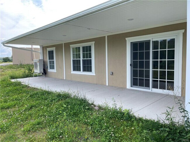 Building Photo - 10W Davian Dr