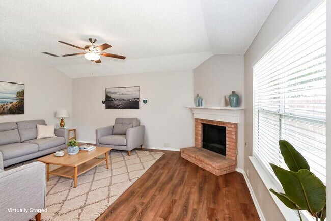 Foto del edificio - 1024 Beechwood Dr
